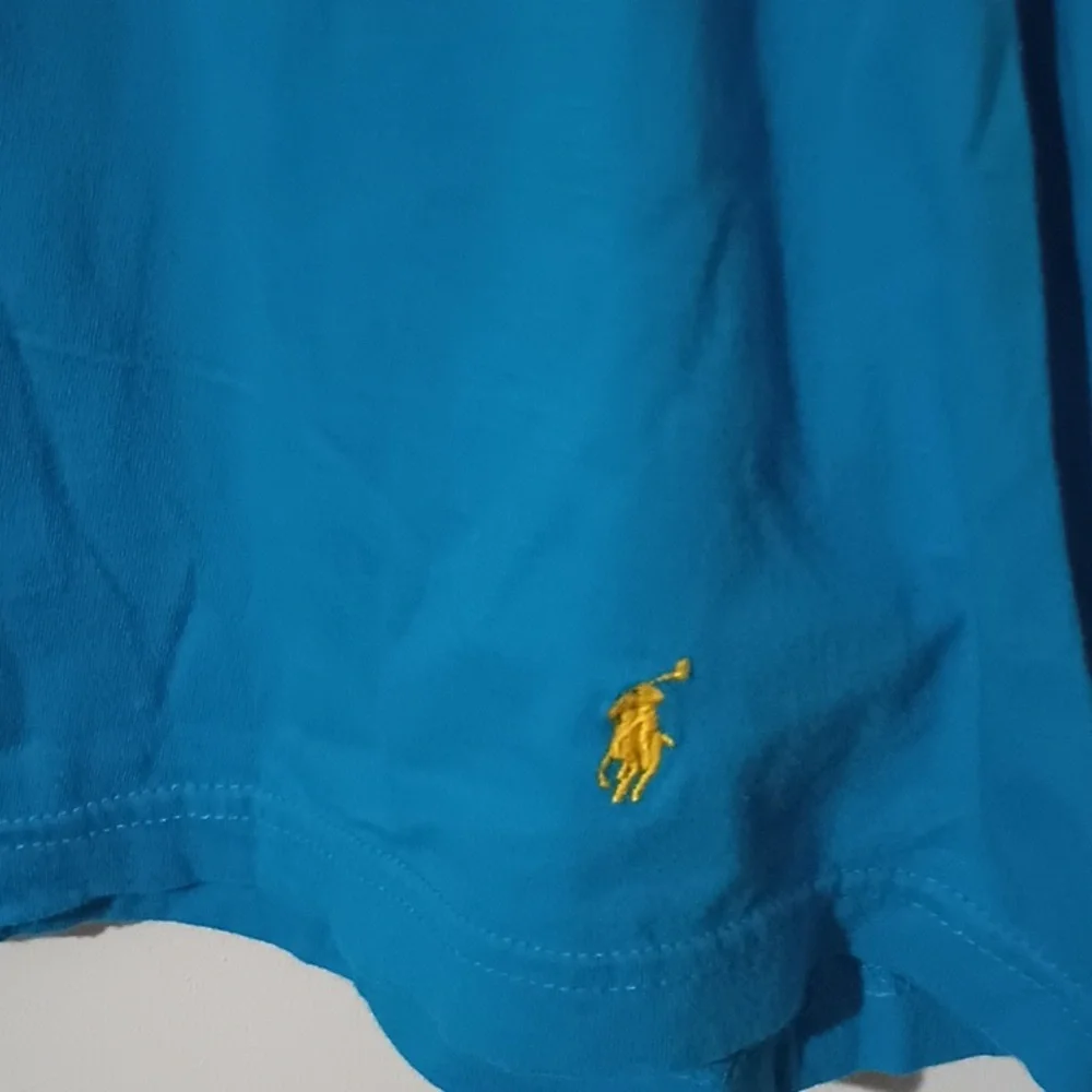 Polo mens medium V neck shirt sleeve tshirt